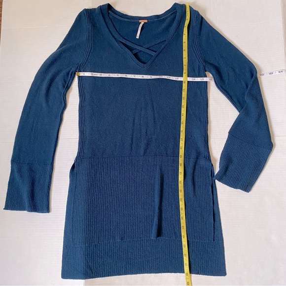 Free People women’s blue Crisscross V-Neck Tunic Sweater - Size extra small XS - Picture 10 of 12